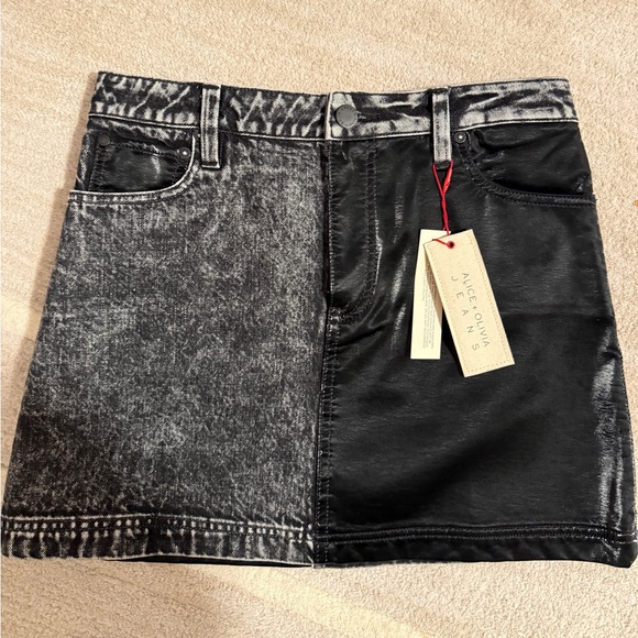 NWT Alice + Olivia Two-Tone Black and Gray Mini Skirt
